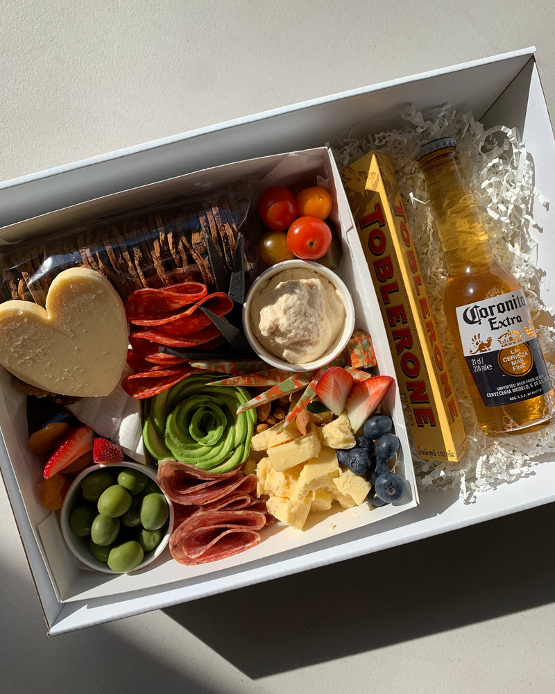 Father's Day Cheese Box + Mini Coronita Beer 210ml